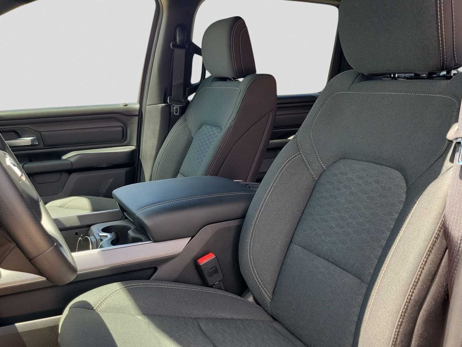 2026 RAM 1500 RAM 1500 EXPRESS CREW CAB 4X4 5'7' BOX