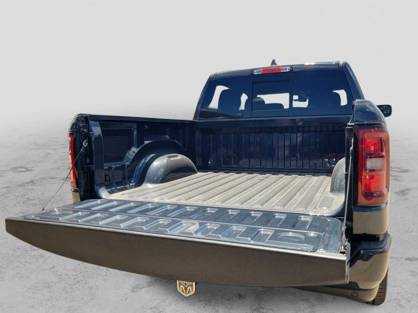 2026 RAM 1500 RAM 1500 EXPRESS CREW CAB 4X4 5'7' BOX