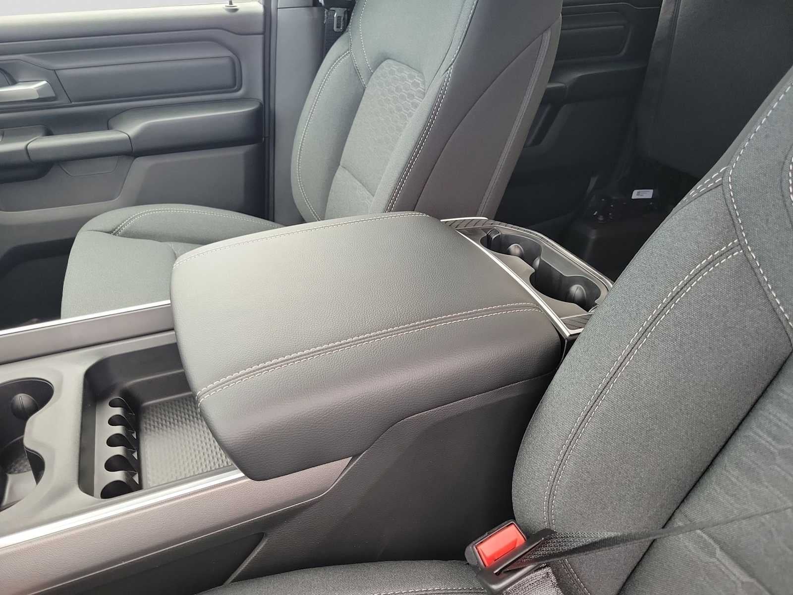2026 RAM Ram 1500 RAM 1500 EXPRESS CREW CAB 4X4 5'7' BOX