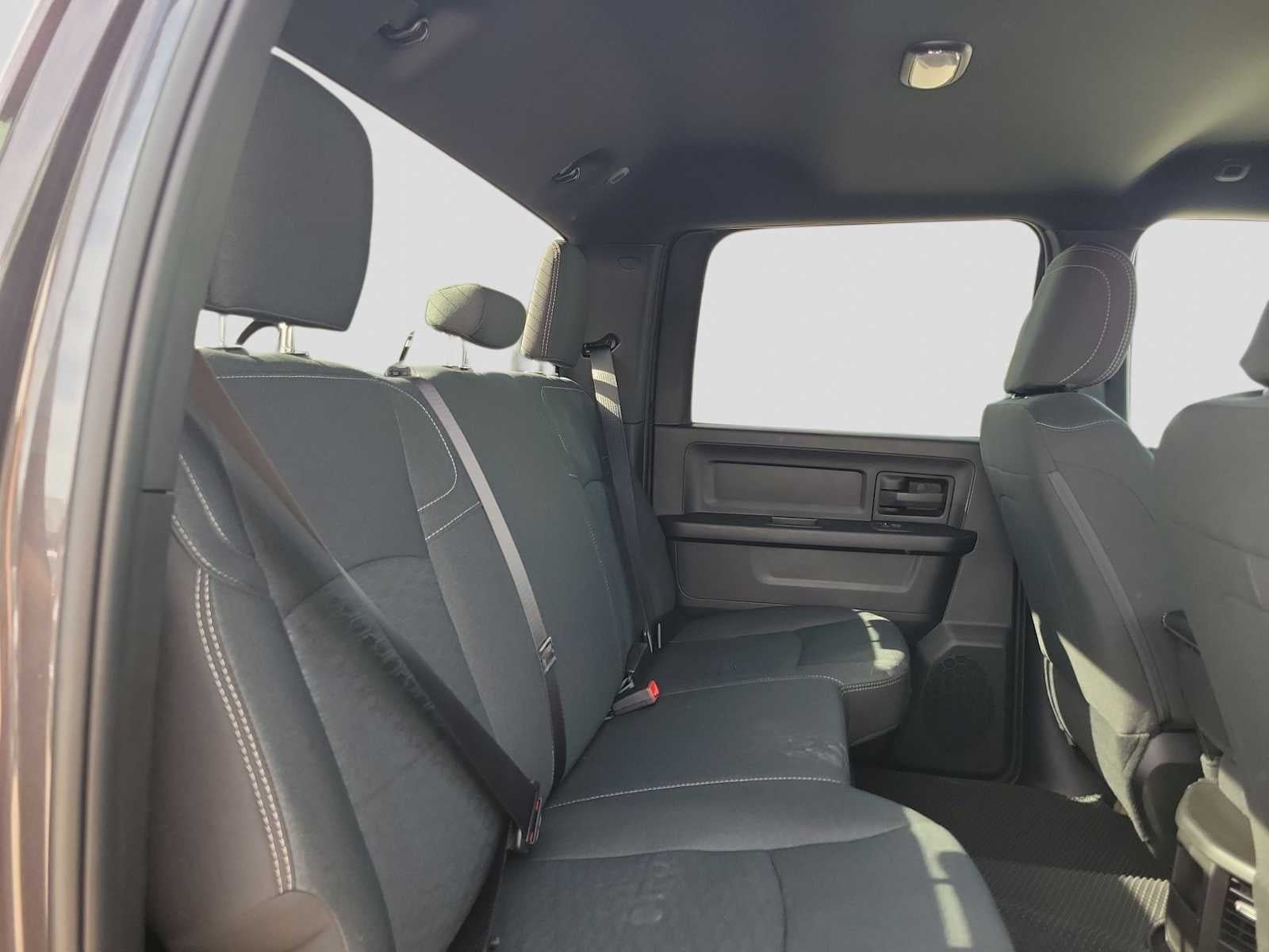2026 RAM Ram 2500 RAM 2500 BLACK EXPRESS CREW CAB 4X4 6'4' BOX