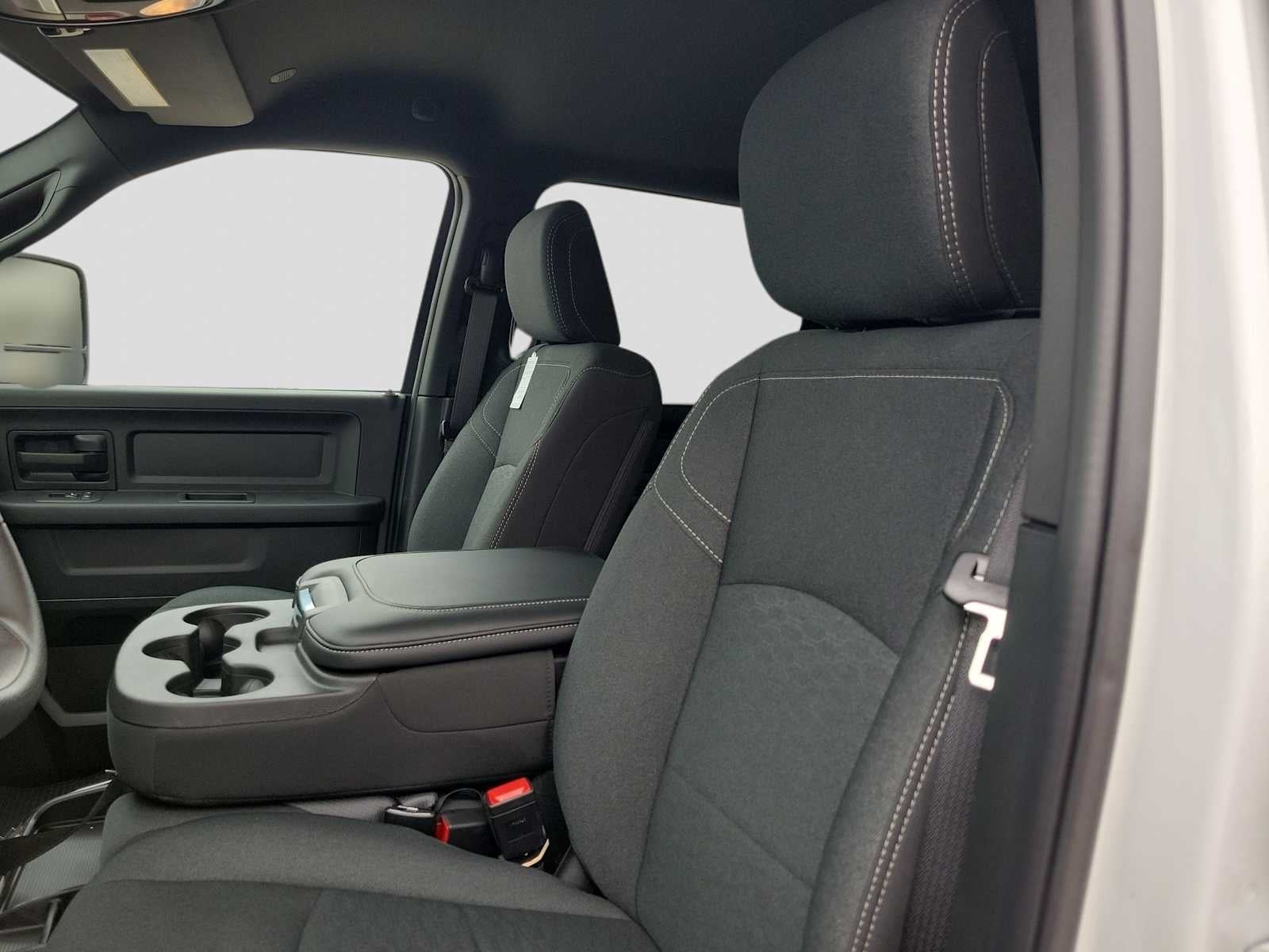 2026 RAM Ram 2500 RAM 2500 BLACK EXPRESS CREW CAB 4X4 6'4' BOX