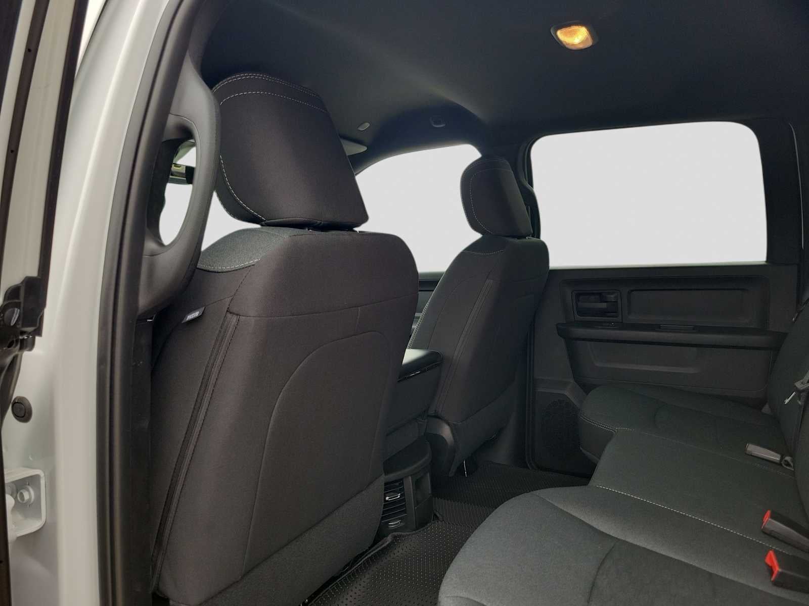 2026 RAM Ram 2500 RAM 2500 BLACK EXPRESS CREW CAB 4X4 6'4' BOX