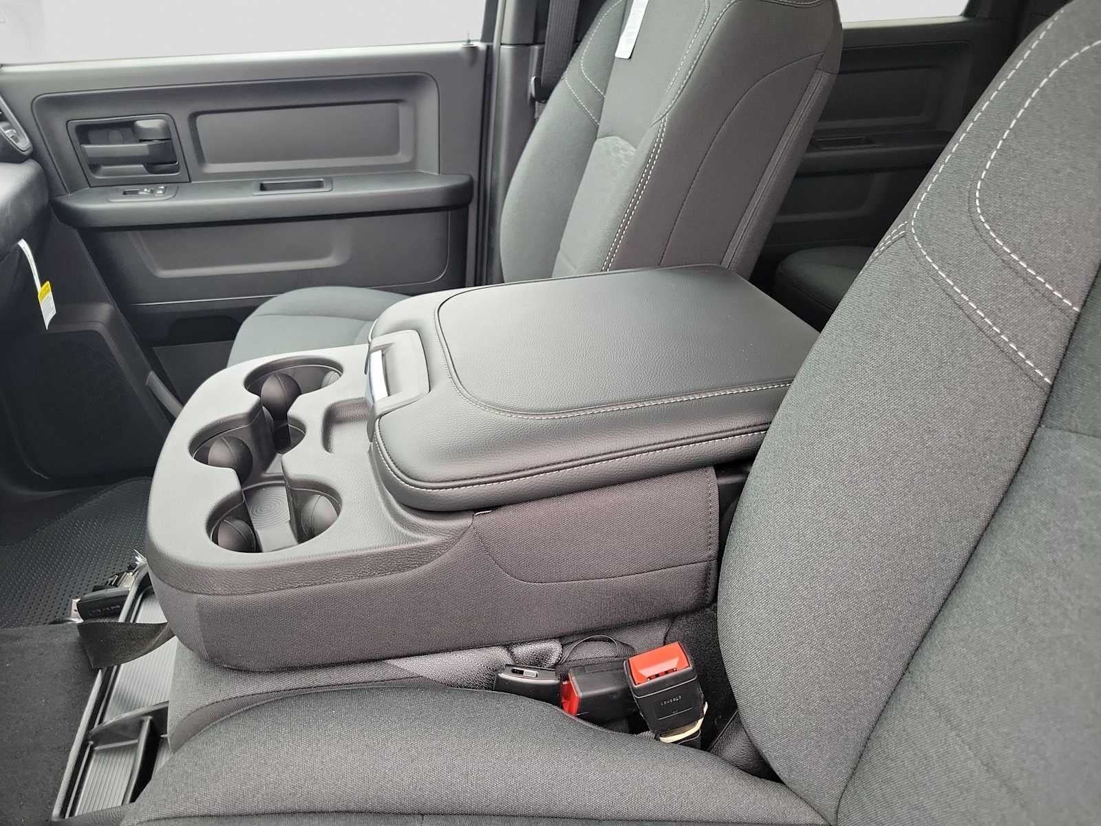 2026 RAM Ram 2500 RAM 2500 BLACK EXPRESS CREW CAB 4X4 6'4' BOX