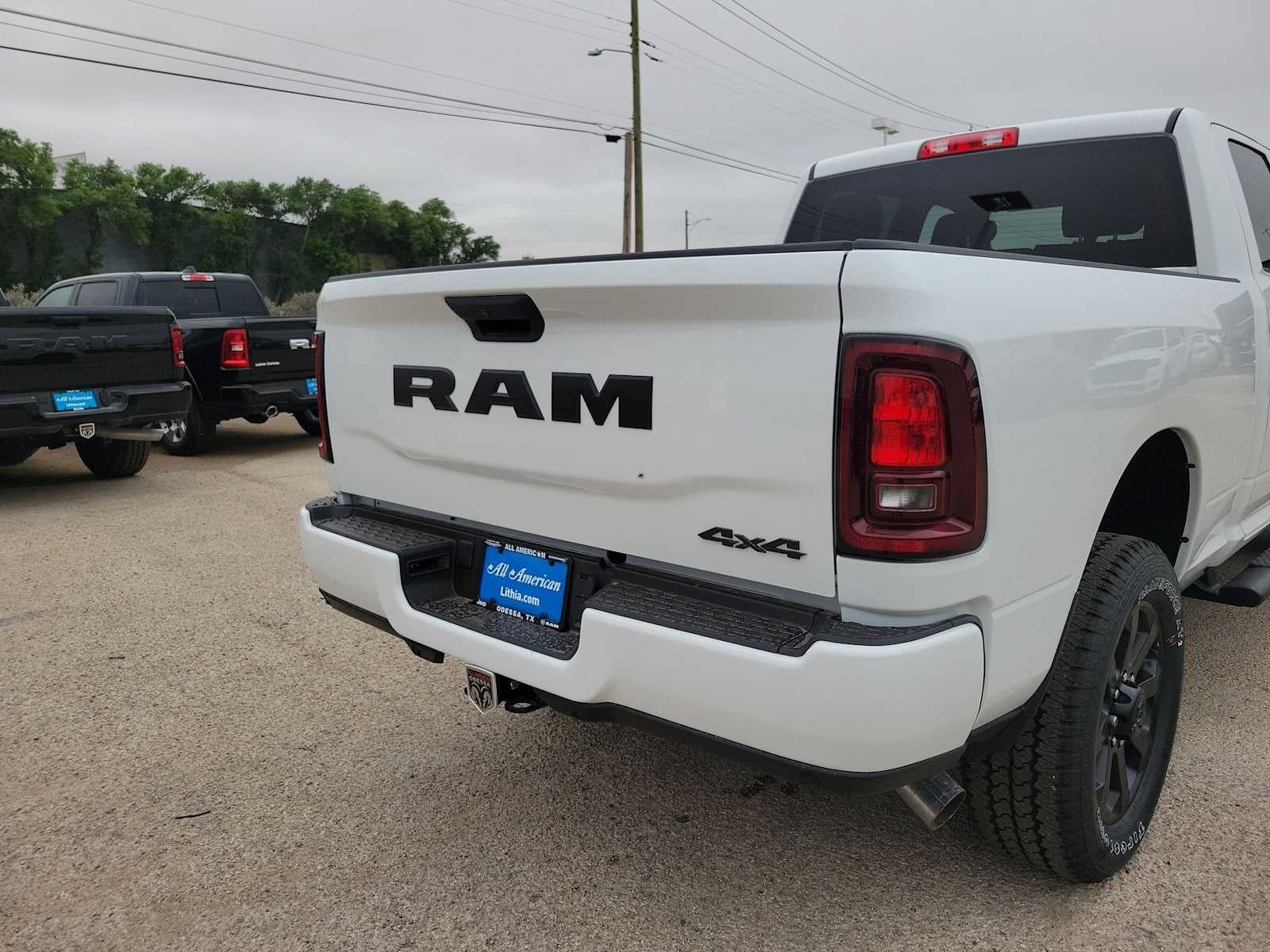 2026 RAM Ram 2500 RAM 2500 BLACK EXPRESS CREW CAB 4X4 6'4' BOX