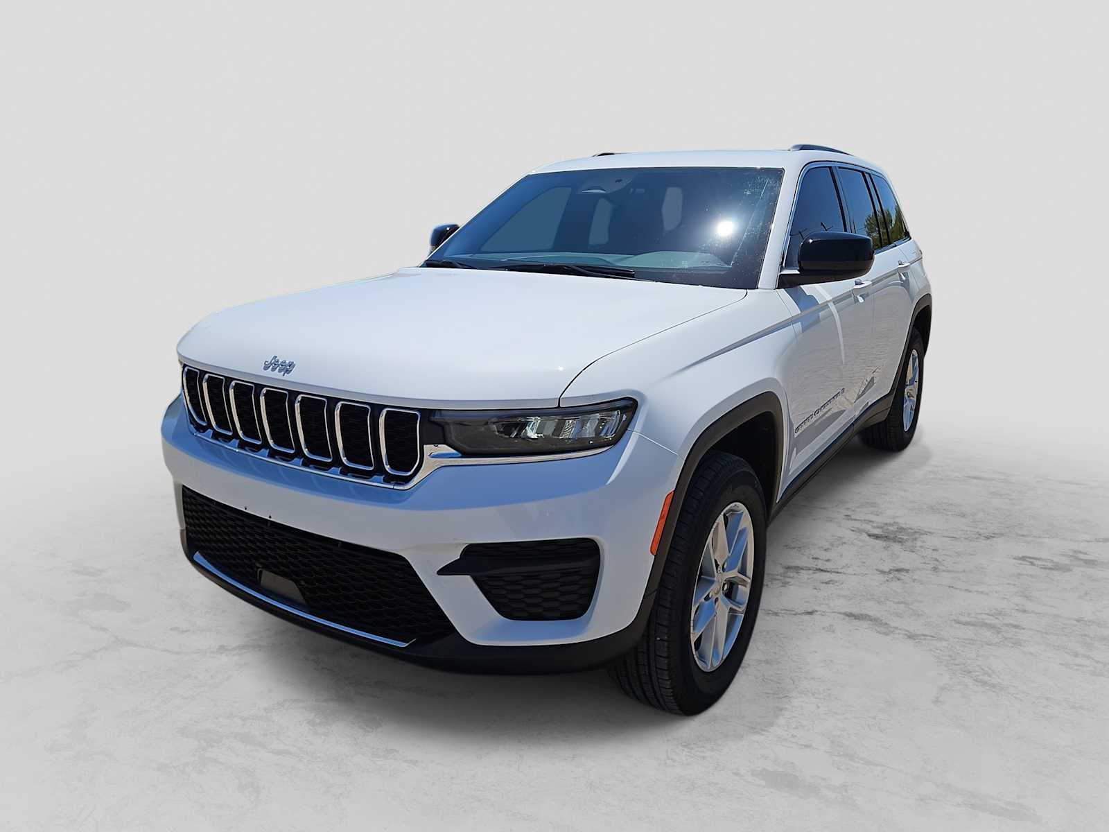 2026 Jeep Grand Cherokee Laredo's photo