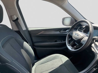 2024 Jeep Grand Cherokee Laredo 4x2