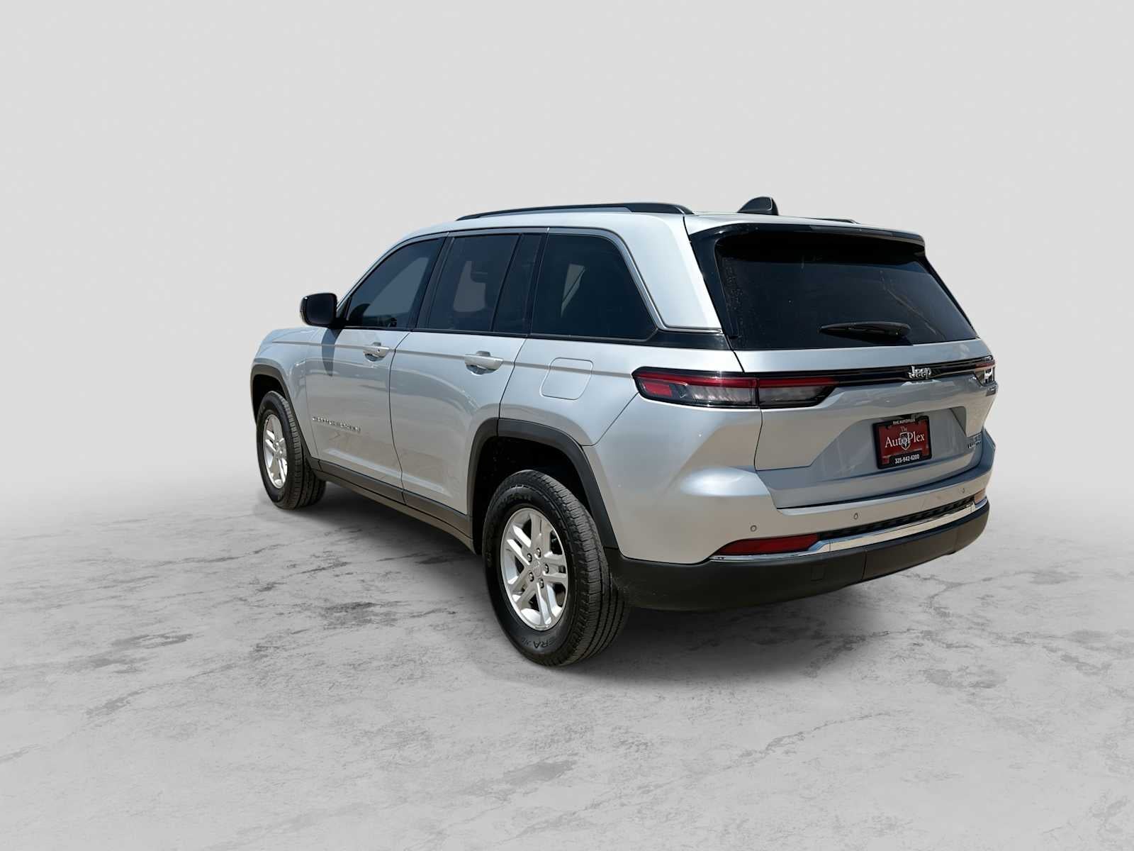 2024 Jeep Grand Cherokee Laredo 4x2