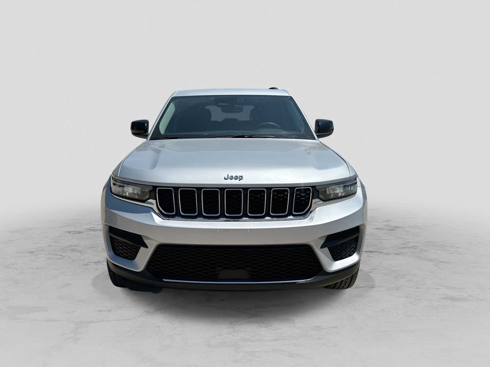 2024 Jeep Grand Cherokee Laredo 4x2