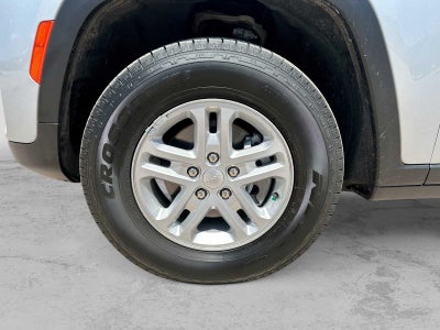 2024 Jeep Grand Cherokee Laredo 4x2