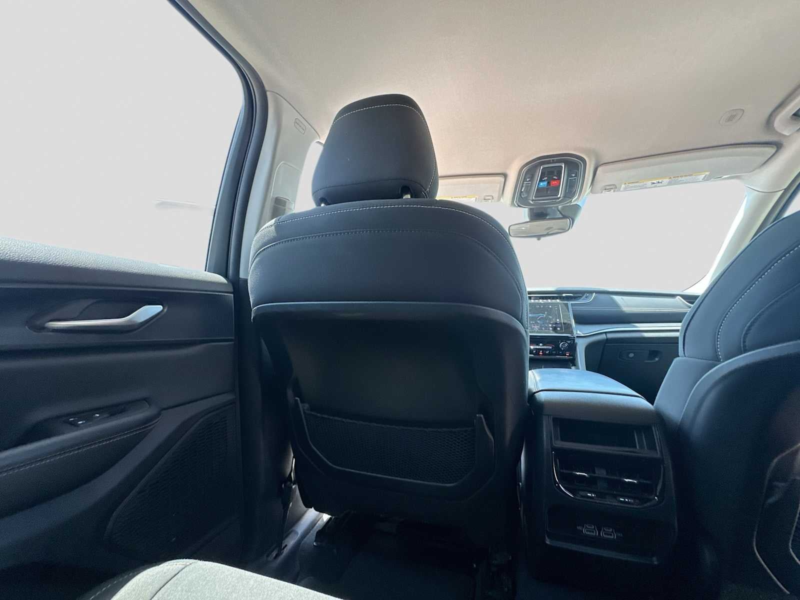 2024 Jeep Grand Cherokee Laredo 4x2