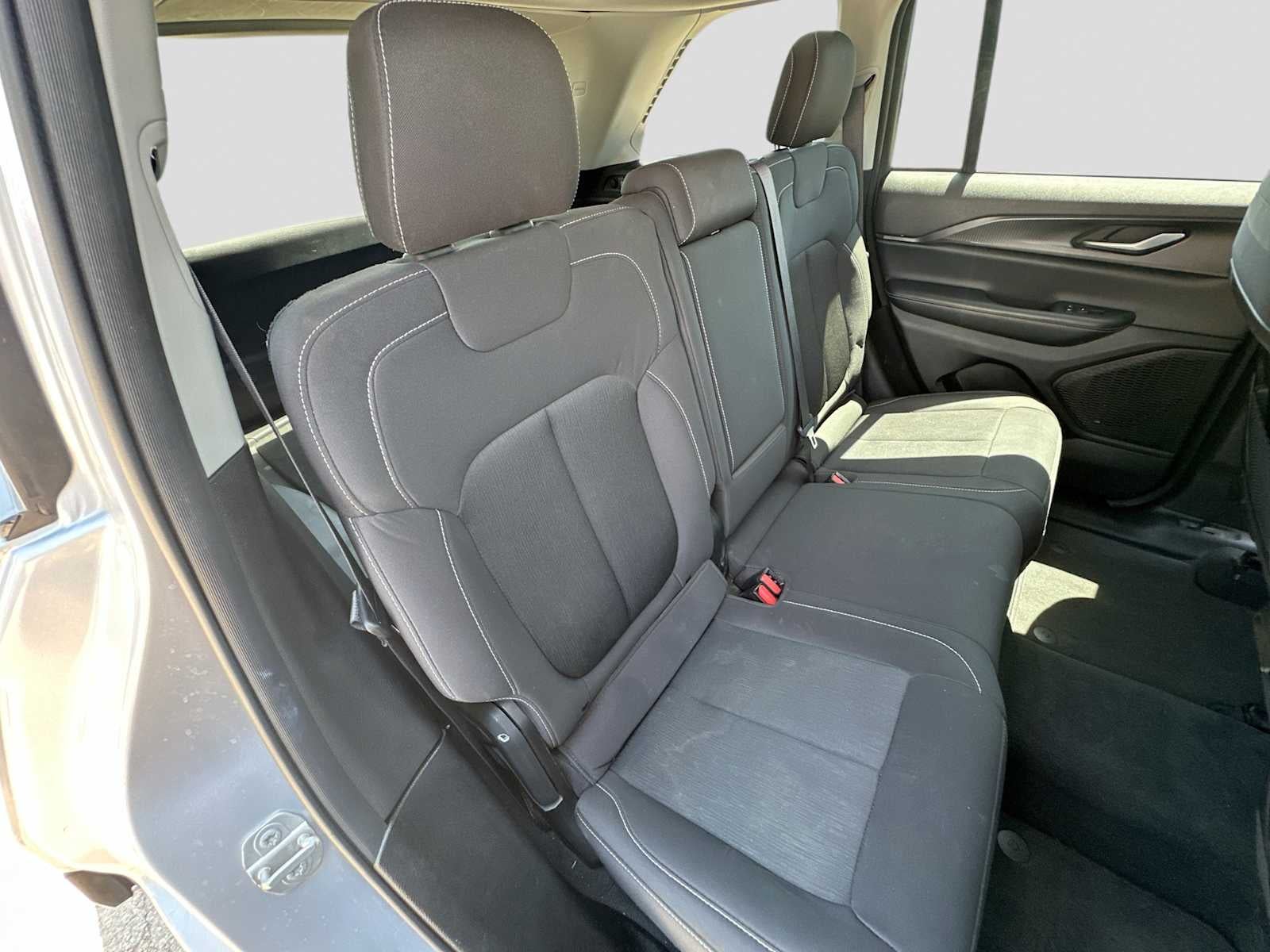2024 Jeep Grand Cherokee Laredo 4x2