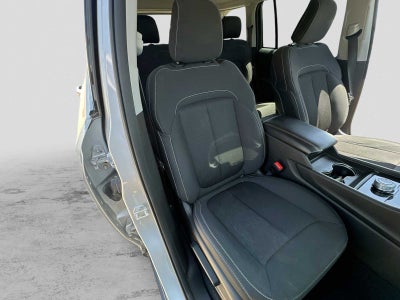 2024 Jeep Grand Cherokee Laredo 4x2