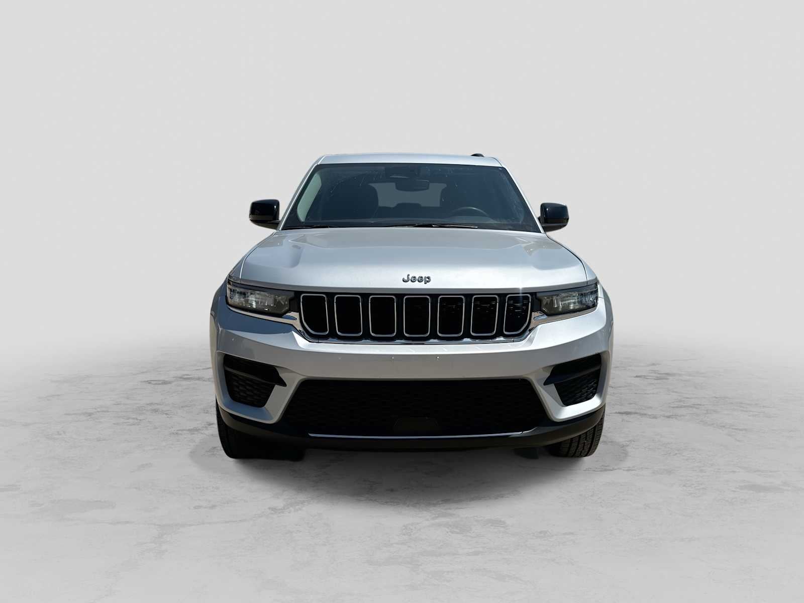 2024 Jeep Grand Cherokee Laredo 4x2