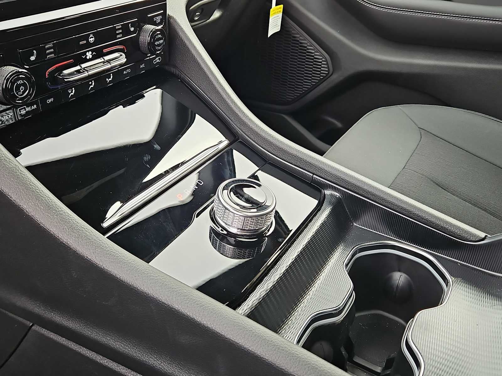 2026 Jeep Grand Cherokee GRAND CHEROKEE LAREDO X 4X2