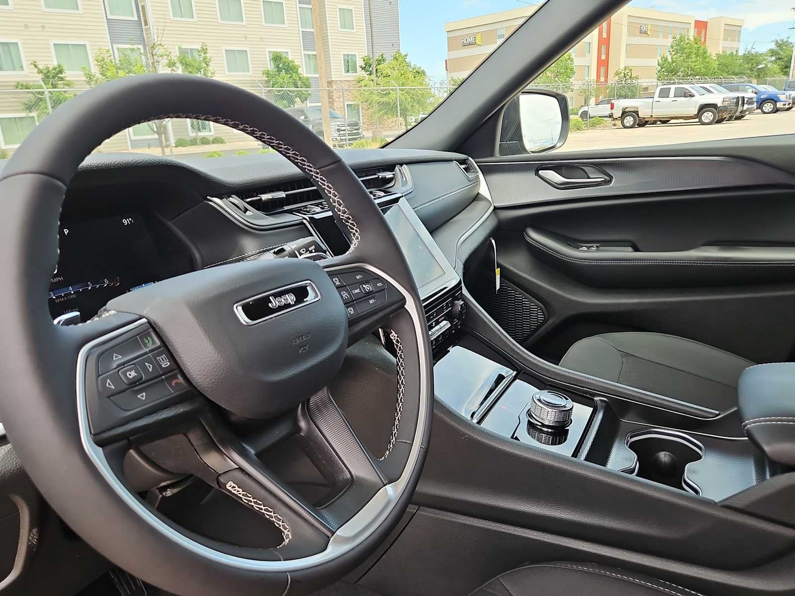 2026 Jeep Grand Cherokee GRAND CHEROKEE LAREDO X 4X2