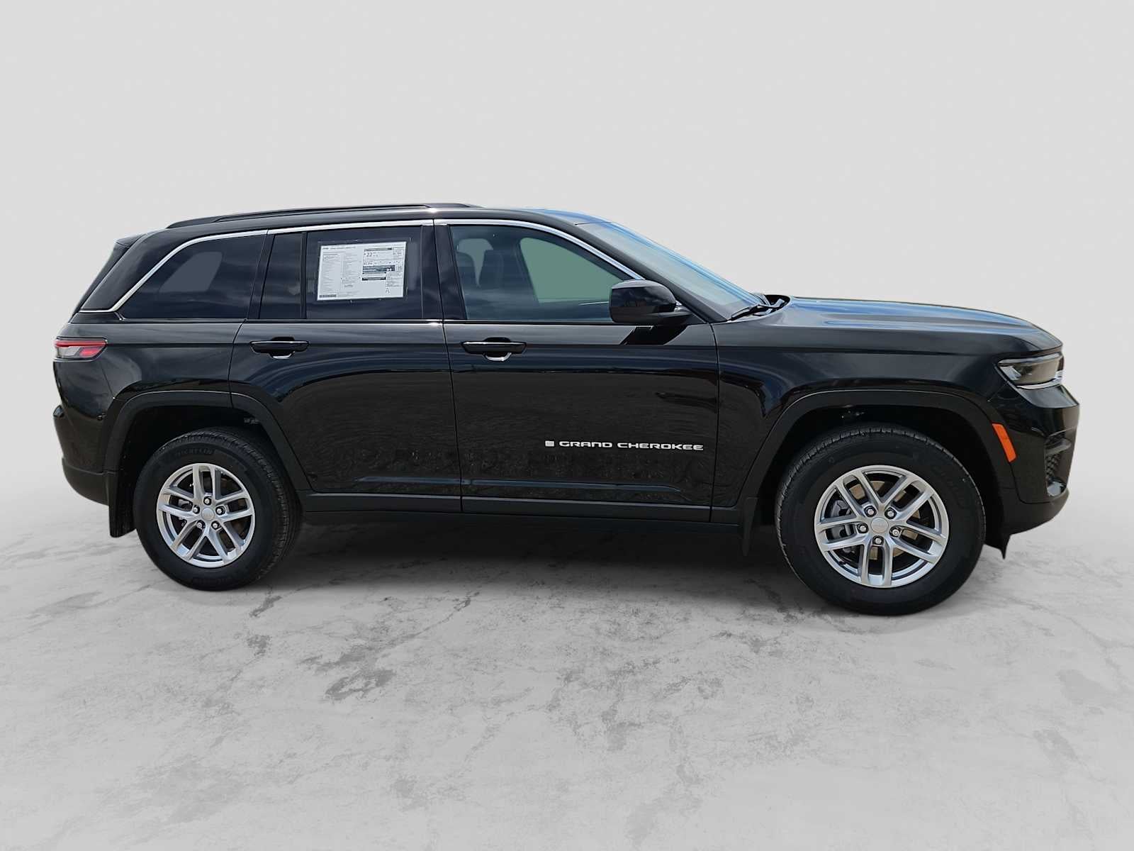 2026 Jeep Grand Cherokee GRAND CHEROKEE LAREDO X 4X2