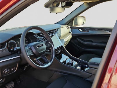 2025 Jeep Grand Cherokee Laredo 4x2