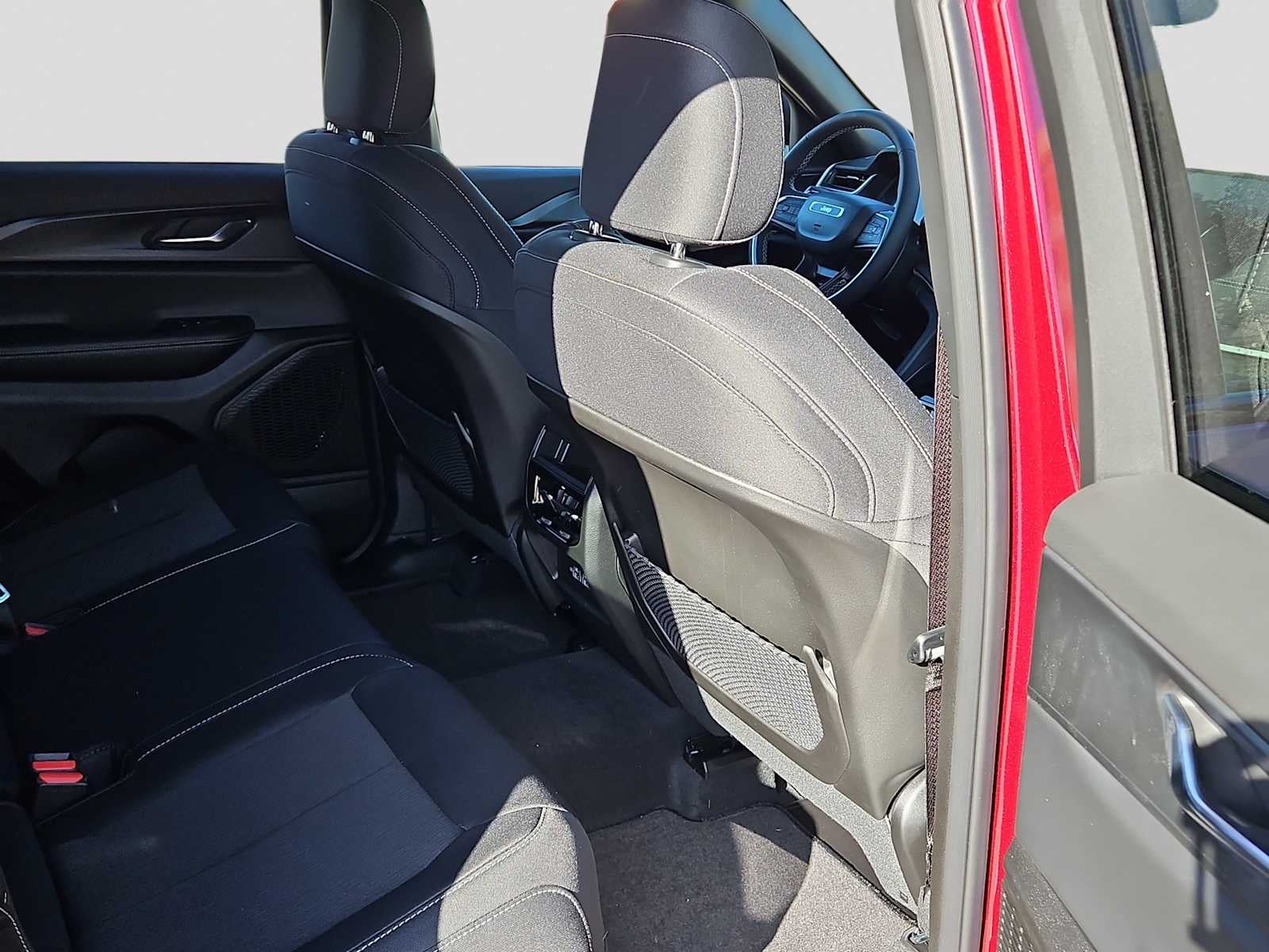 2025 Jeep Grand Cherokee Laredo 4x2