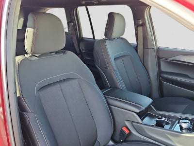 2025 Jeep Grand Cherokee Laredo 4x2