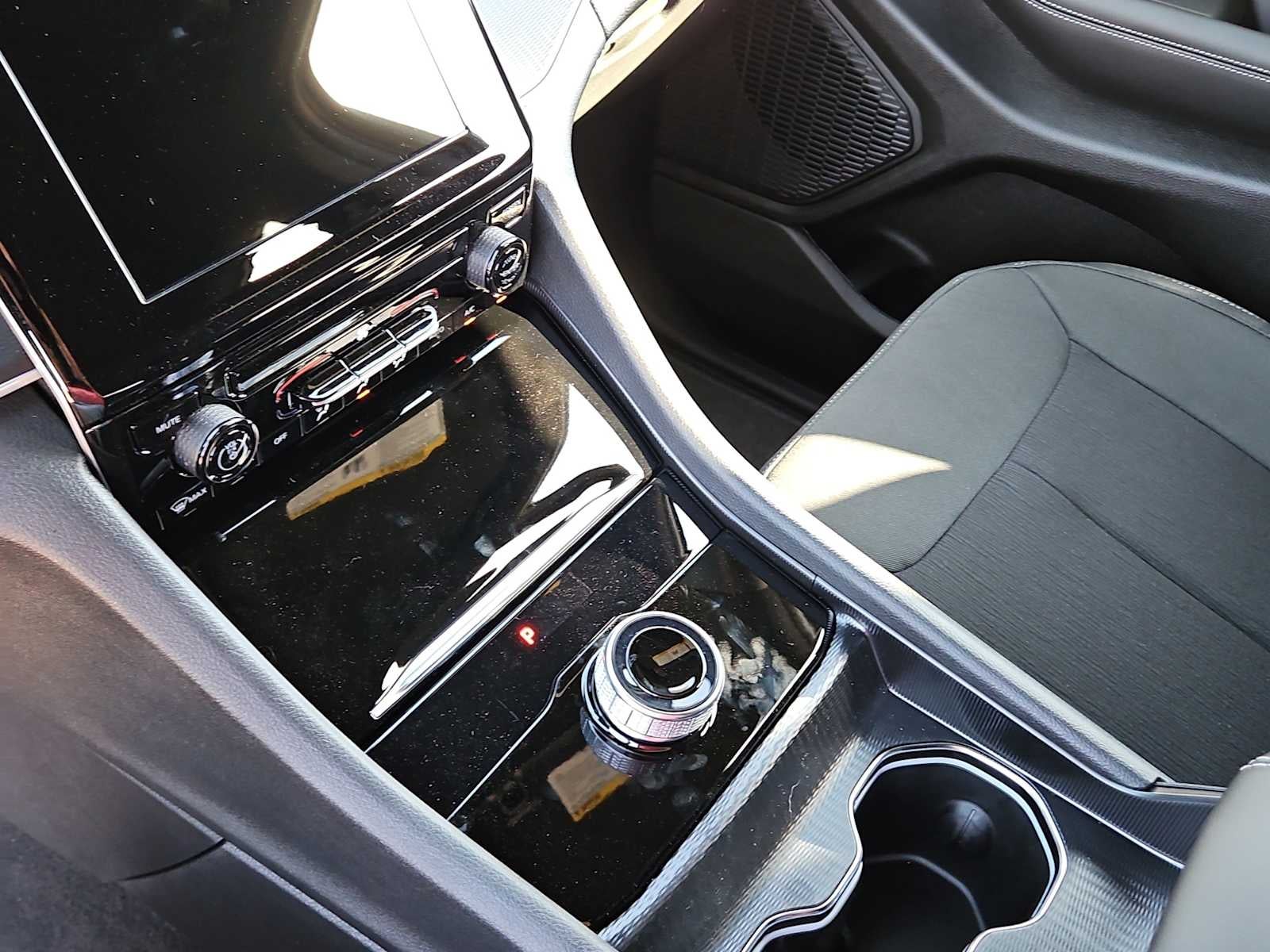 2025 Jeep Grand Cherokee Laredo 4x2