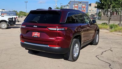 2025 Jeep Grand Cherokee Laredo 4x2