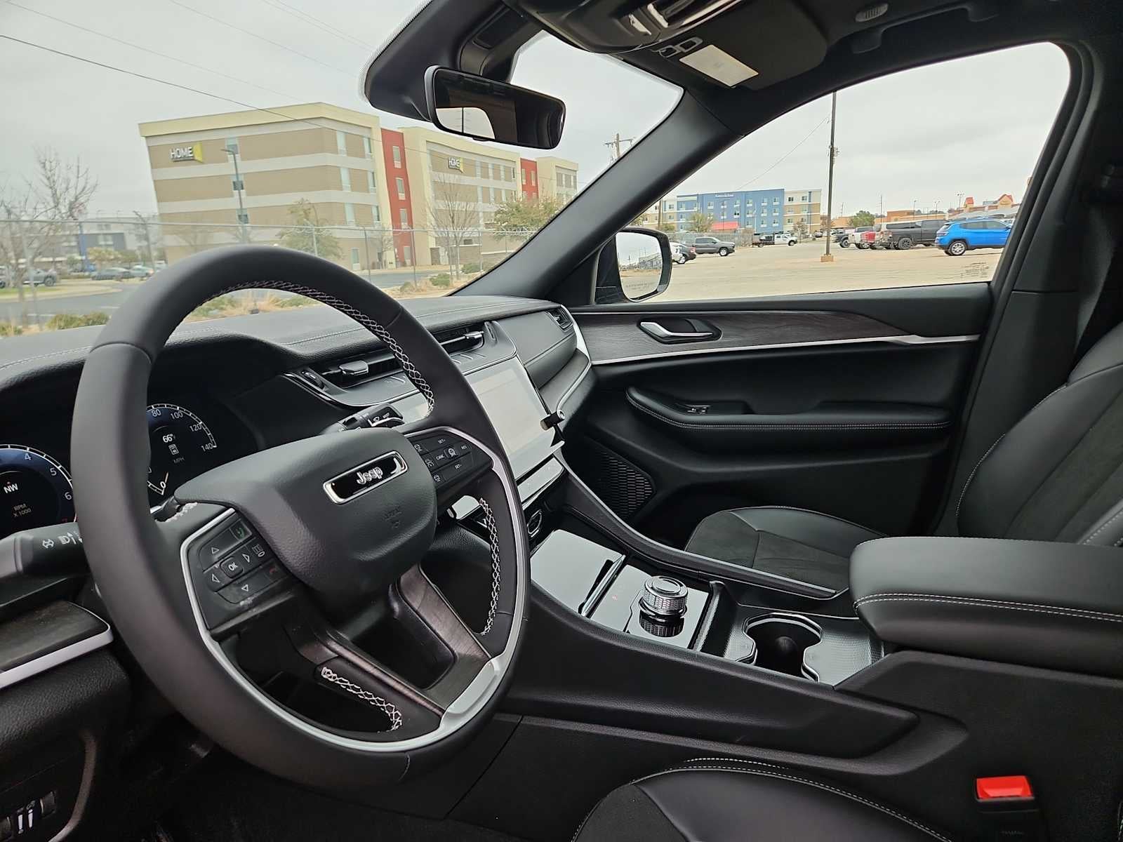 2026 Jeep Grand Cherokee GRAND CHEROKEE LAREDO ALTITUDE 4X2