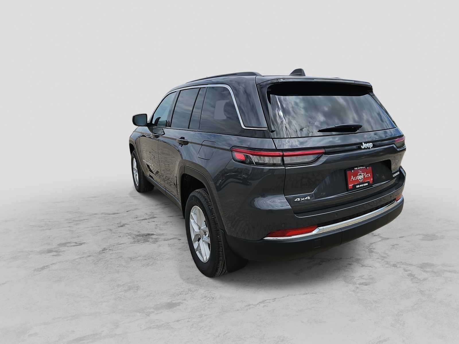 2026 Jeep Grand Cherokee GRAND CHEROKEE LAREDO X 4X4