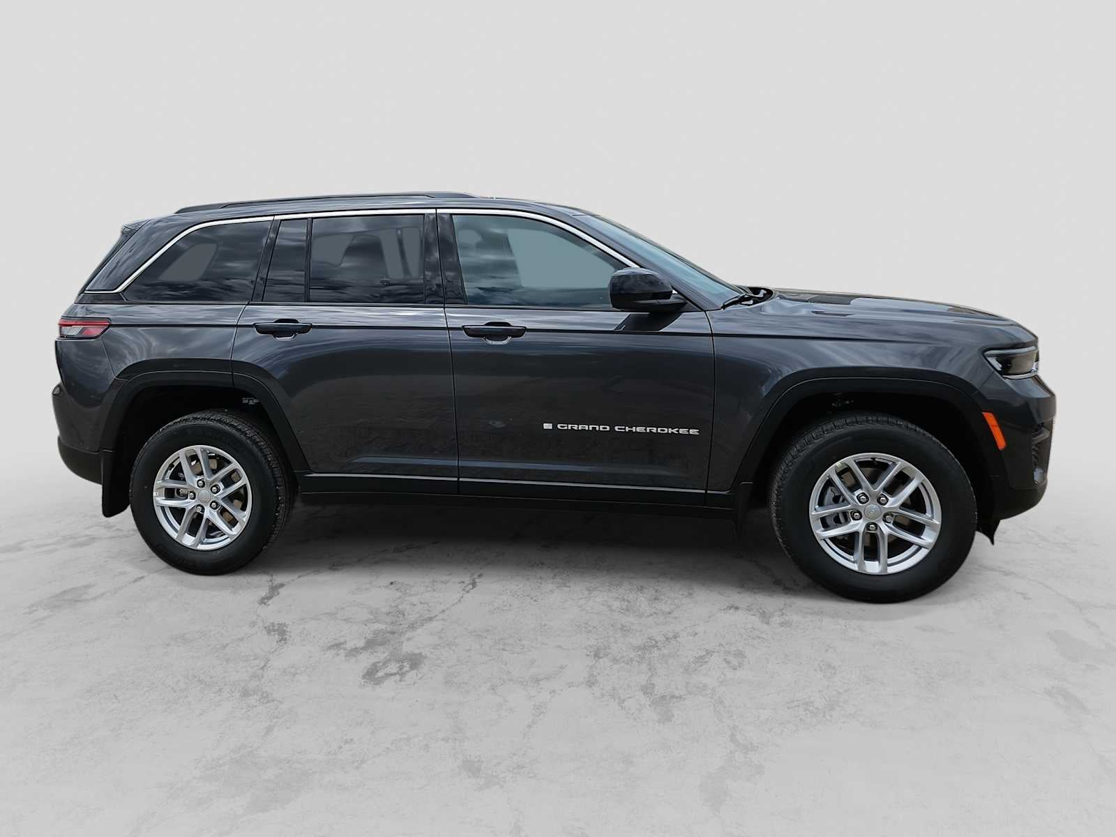 2026 Jeep Grand Cherokee GRAND CHEROKEE LAREDO X 4X4