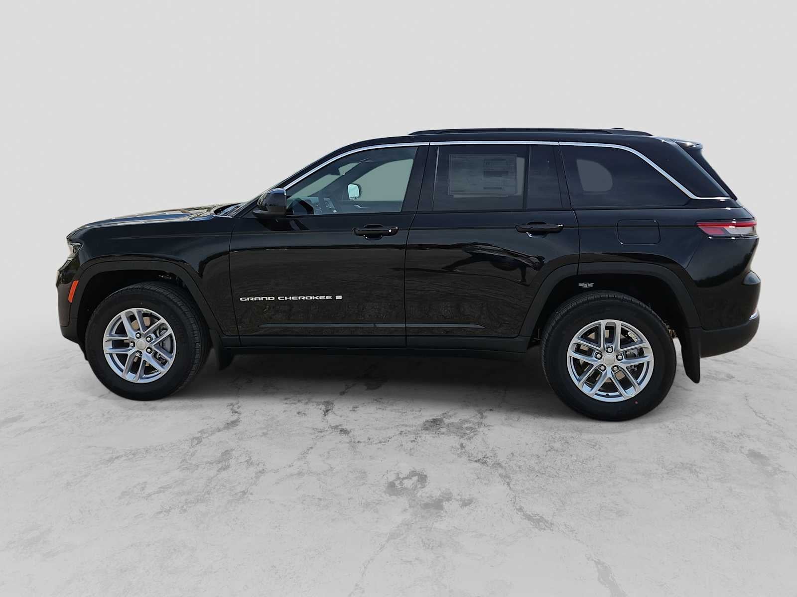 2026 Jeep Grand Cherokee GRAND CHEROKEE LAREDO X 4X4