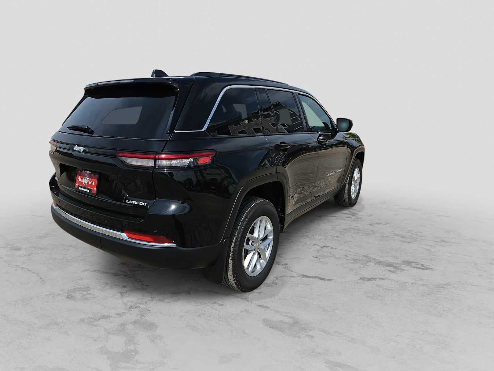 2026 Jeep Grand Cherokee GRAND CHEROKEE LAREDO X 4X4