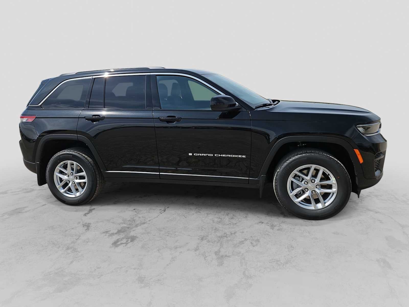 2026 Jeep Grand Cherokee GRAND CHEROKEE LAREDO X 4X4