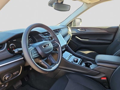 2024 Jeep Grand Cherokee L Laredo 4x2