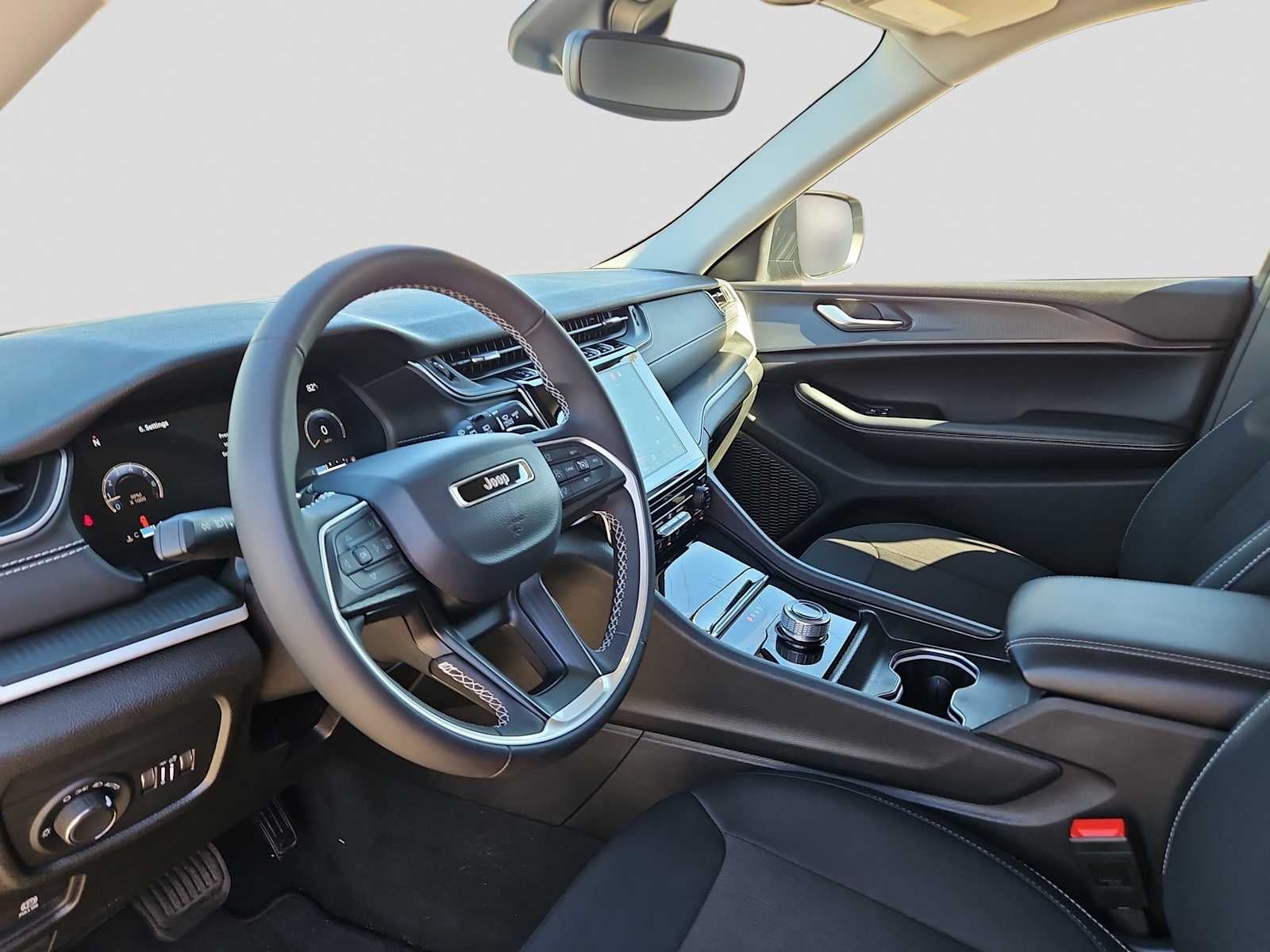 2024 Jeep Grand Cherokee L Laredo 4x2