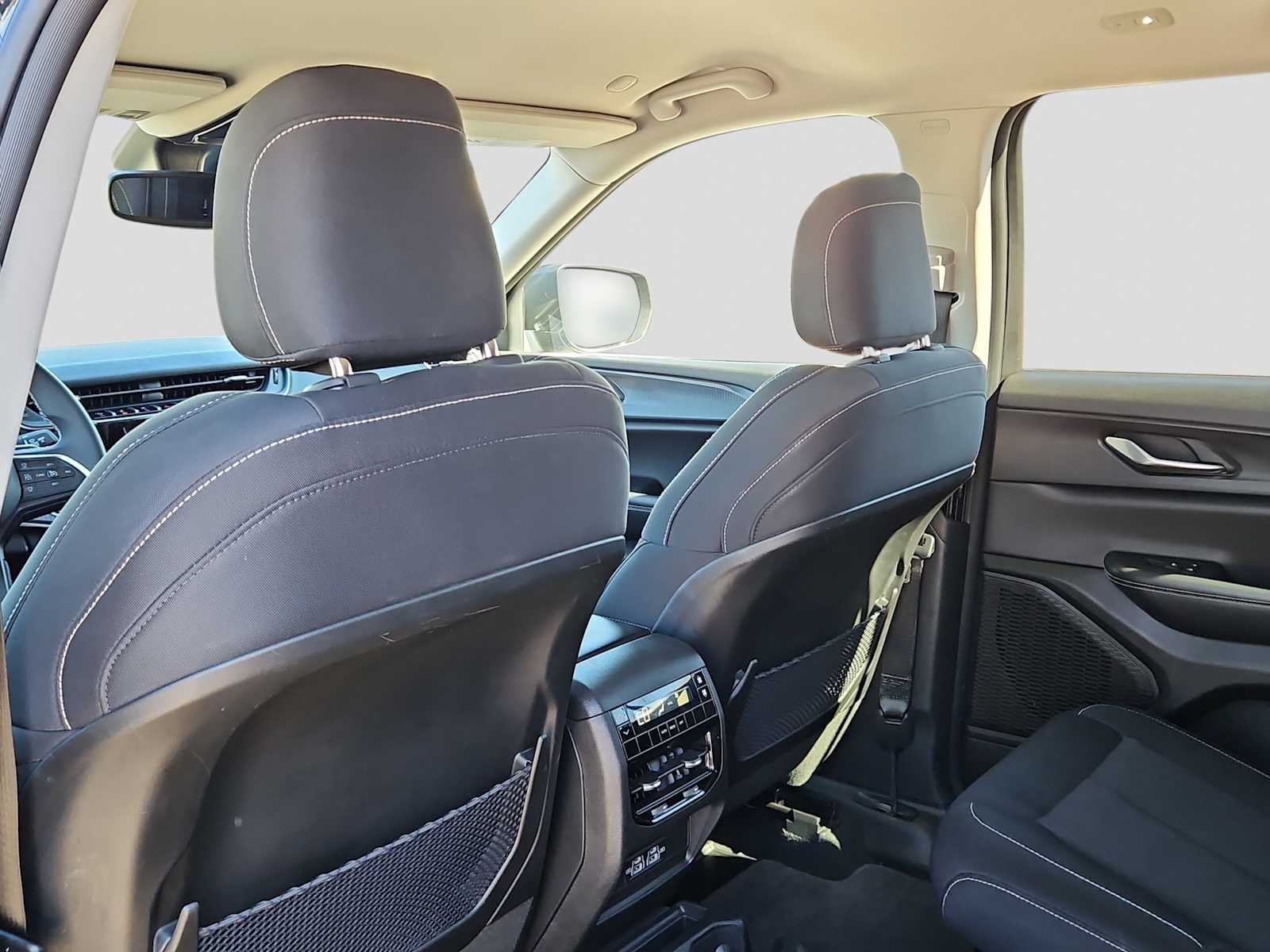 2024 Jeep Grand Cherokee L Laredo 4x2