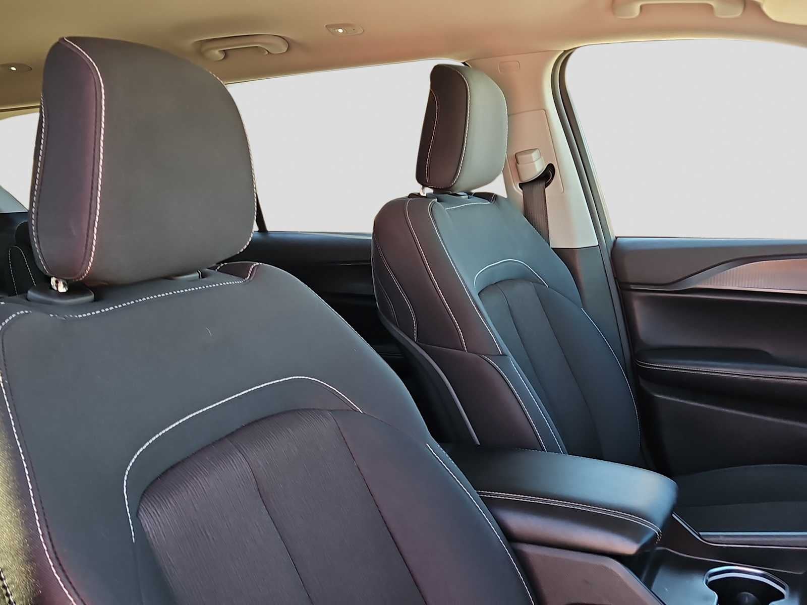 2024 Jeep Grand Cherokee L Laredo 4x2