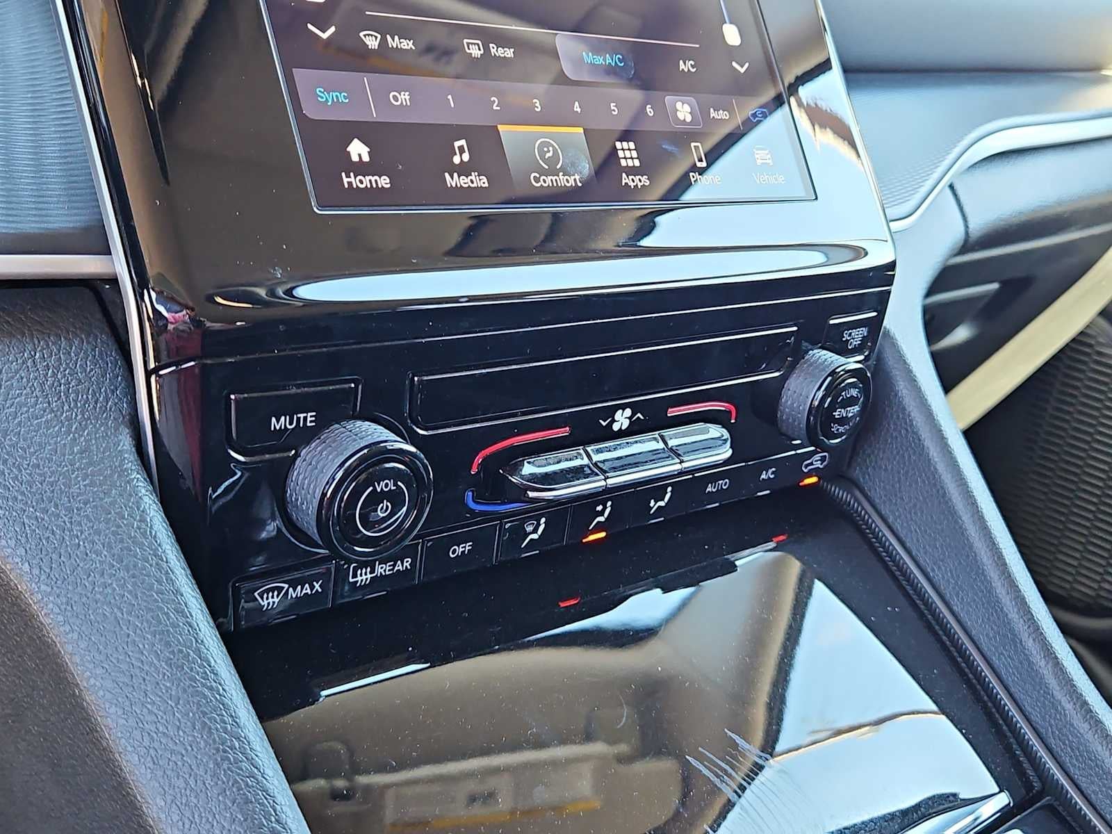 2024 Jeep Grand Cherokee L Laredo 4x2