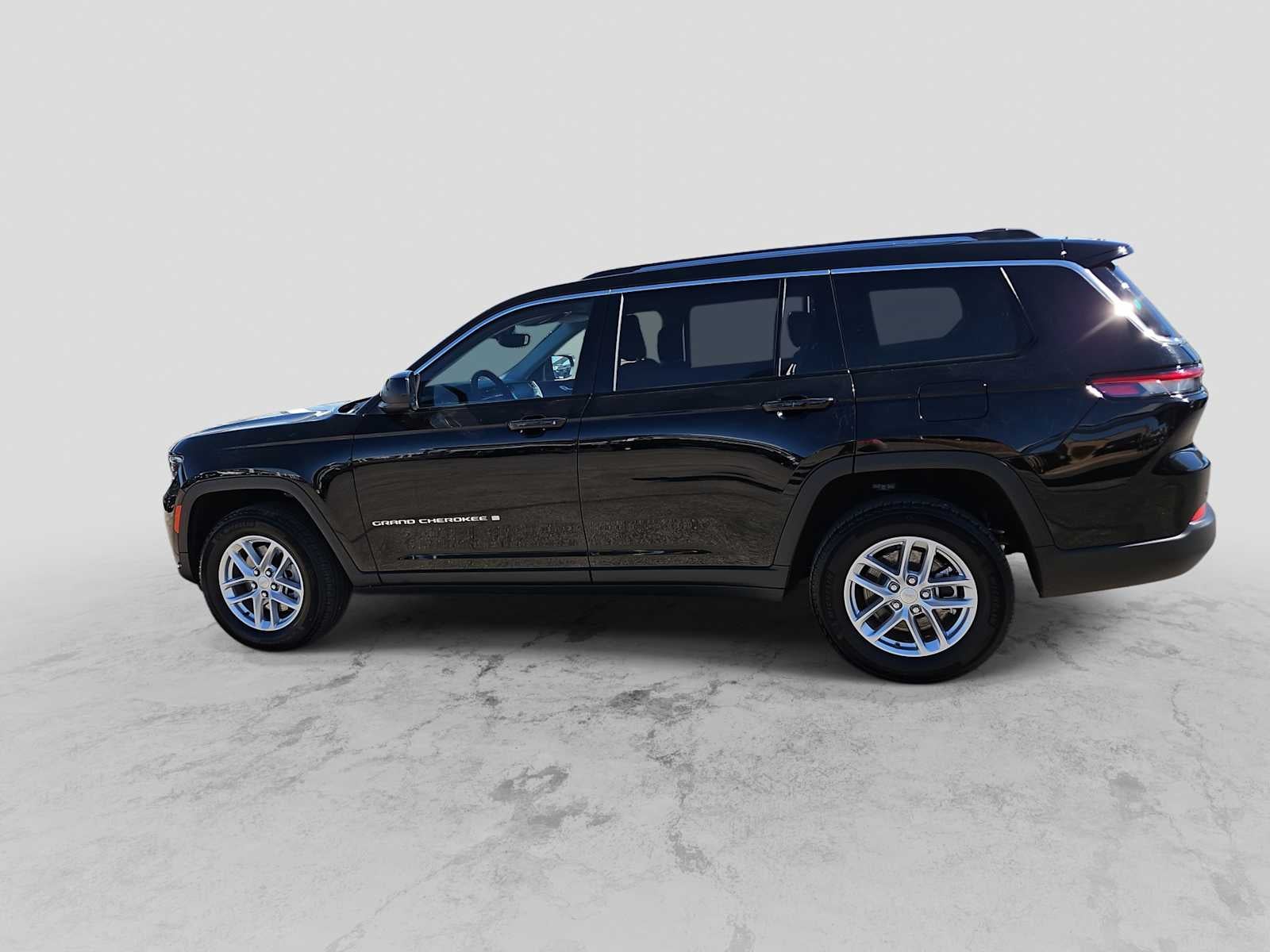 2024 Jeep Grand Cherokee L Laredo 4x2