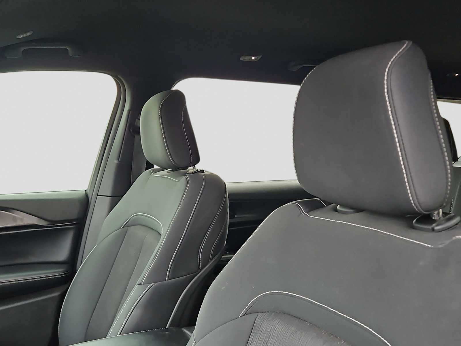 2025 Jeep Grand Cherokee L Laredo 4x2