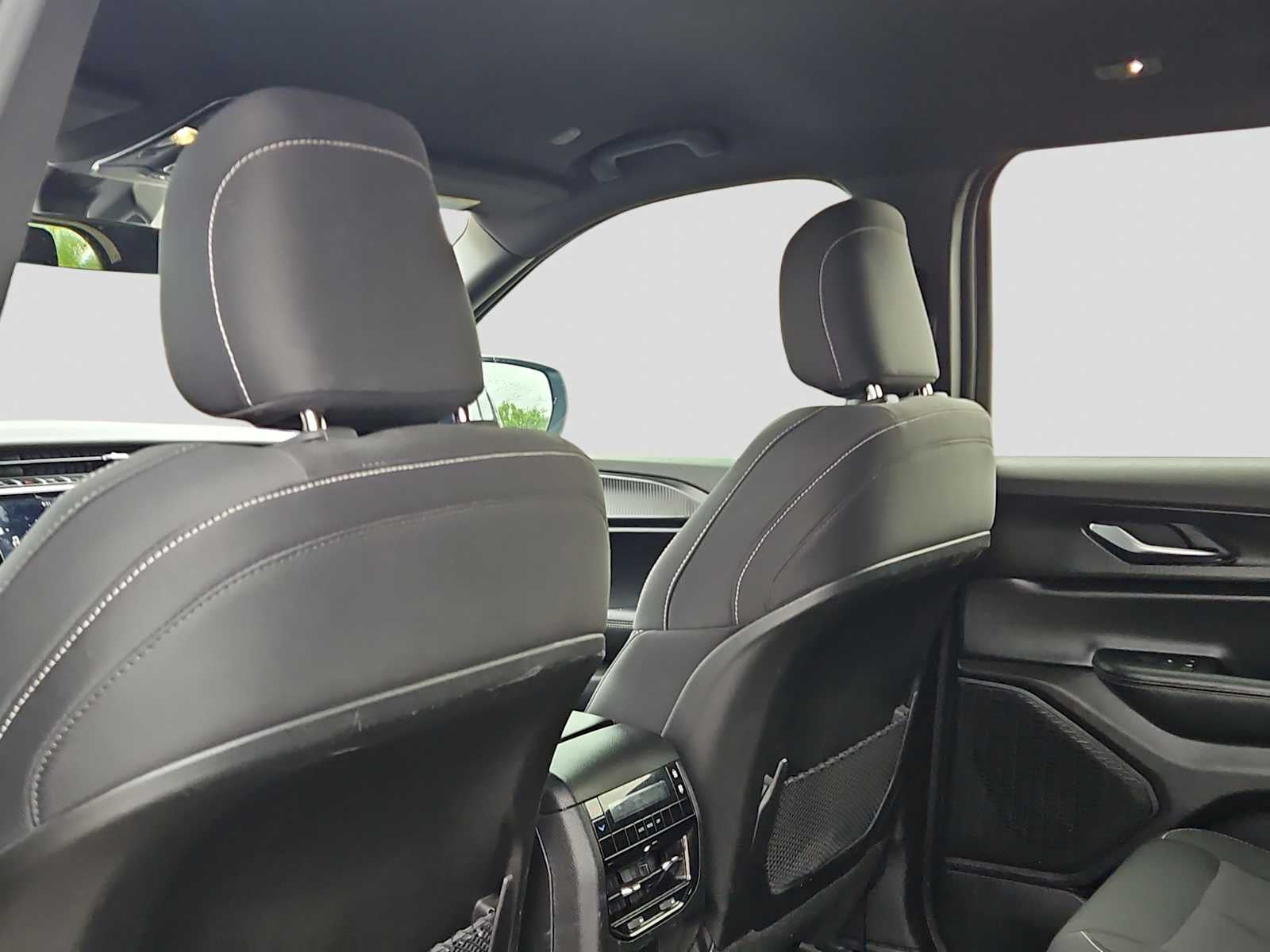 2025 Jeep Grand Cherokee L Laredo 4x2