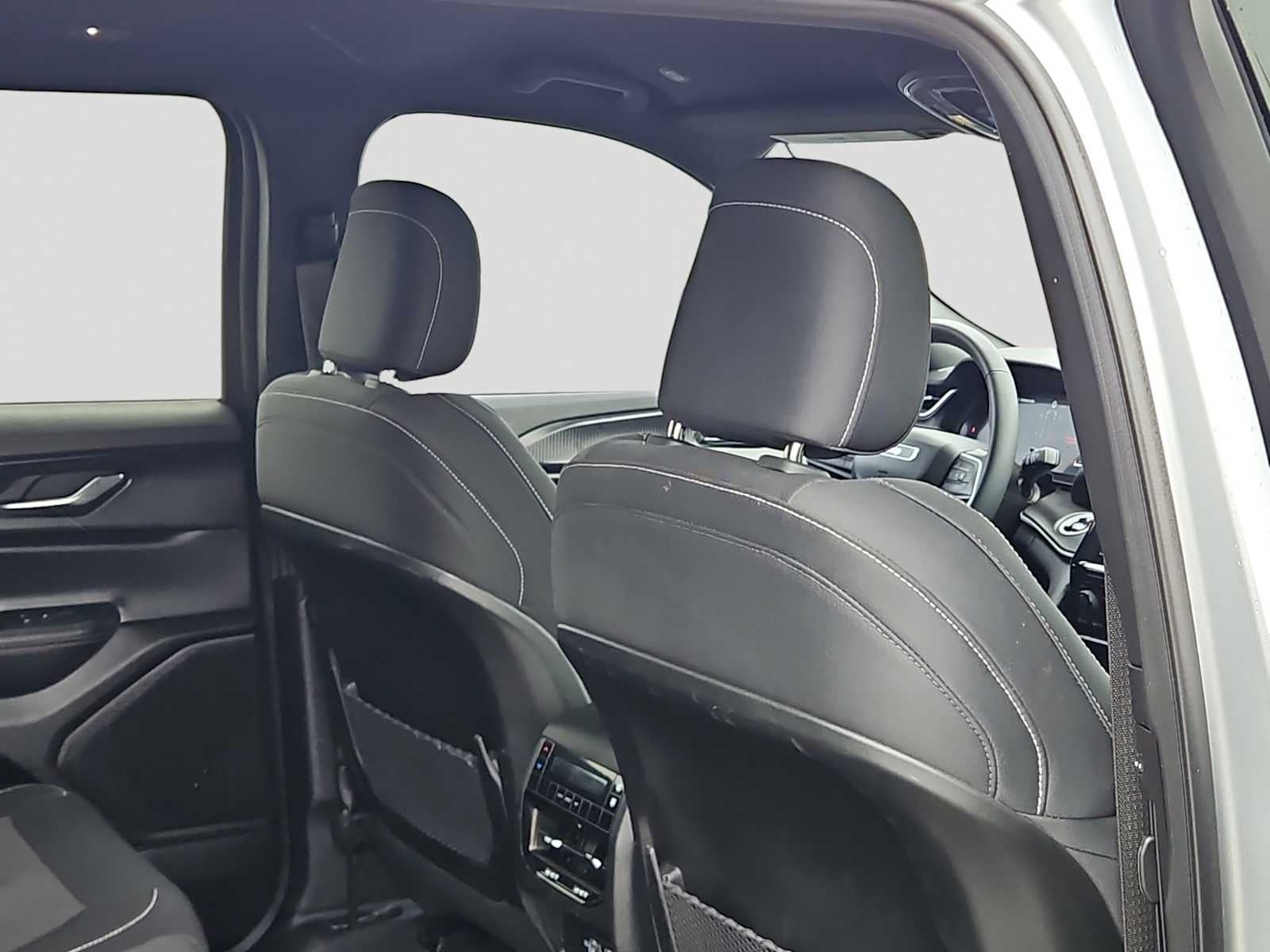 2025 Jeep Grand Cherokee L Laredo 4x2