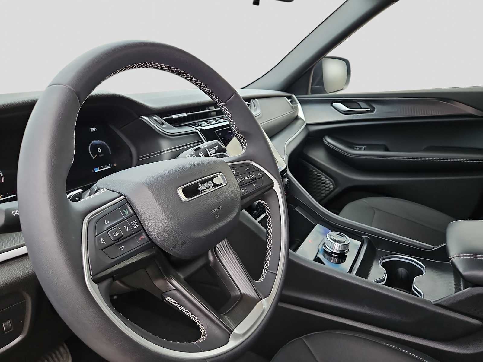 2025 Jeep Grand Cherokee L Laredo 4x2