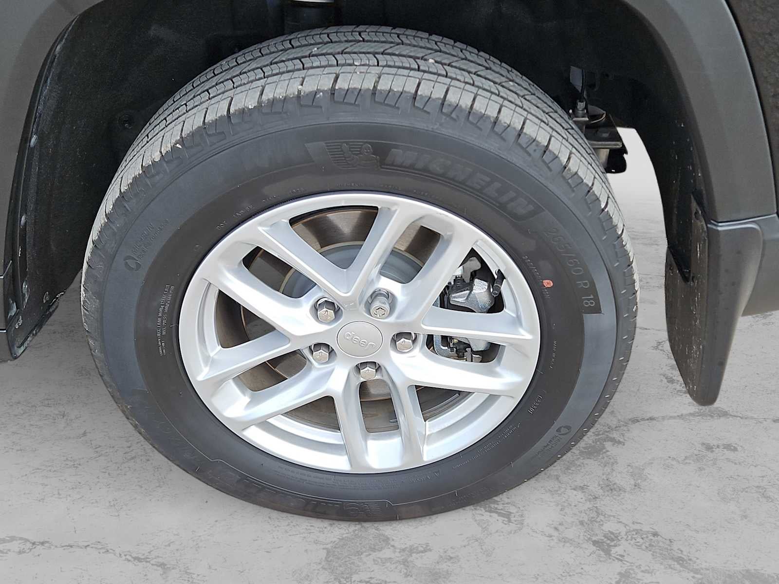 2025 Jeep Grand Cherokee L Laredo 4x2