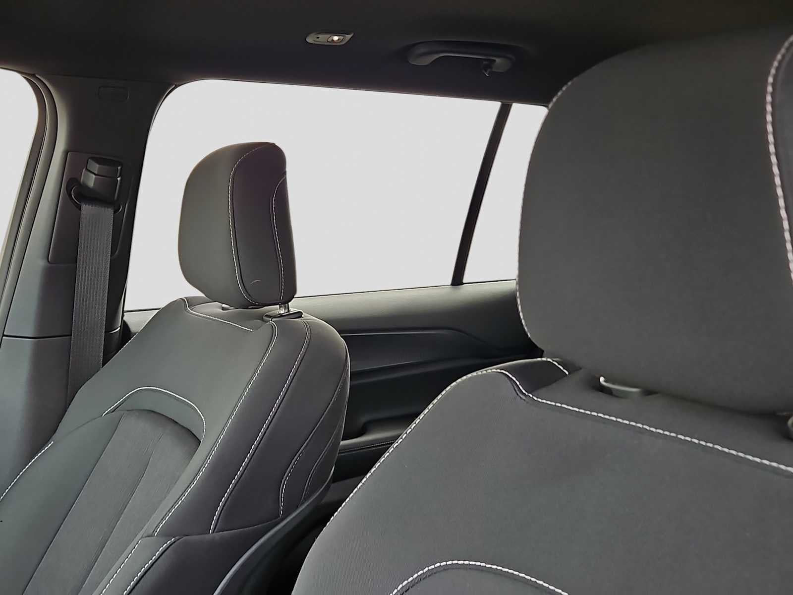 2025 Jeep Grand Cherokee L Laredo 4x2
