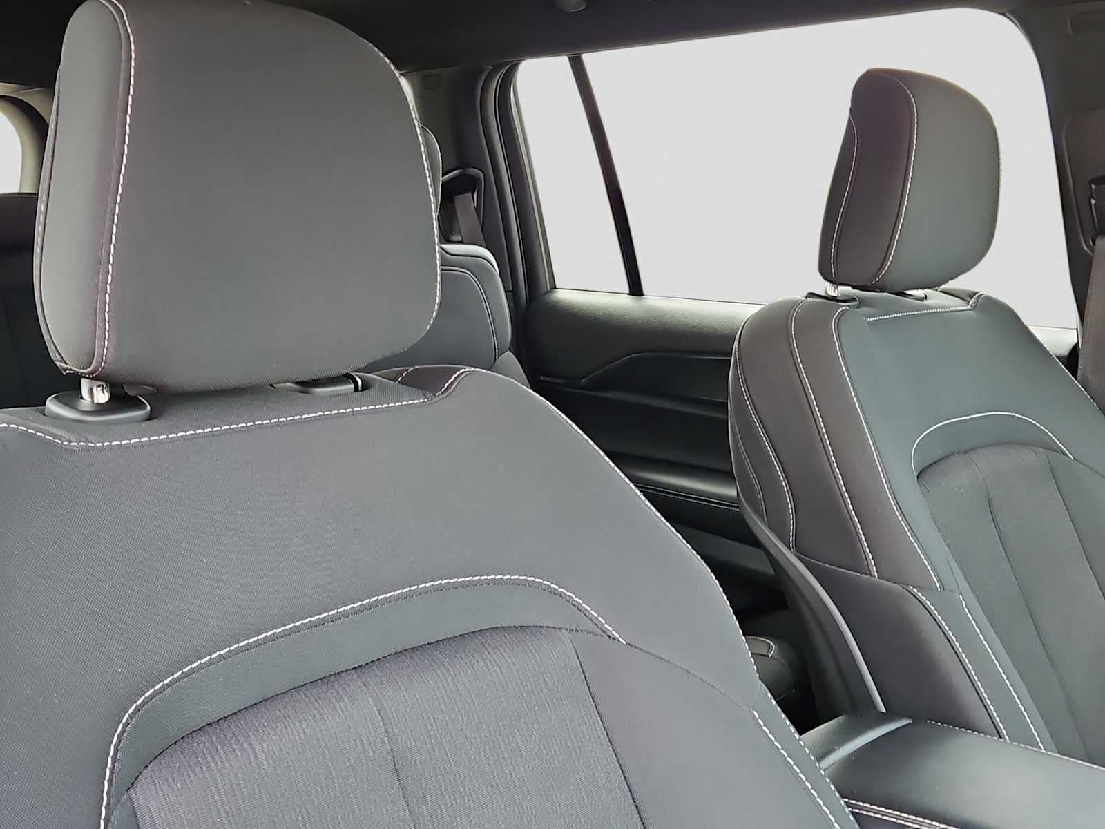 2025 Jeep Grand Cherokee L Laredo 4x2