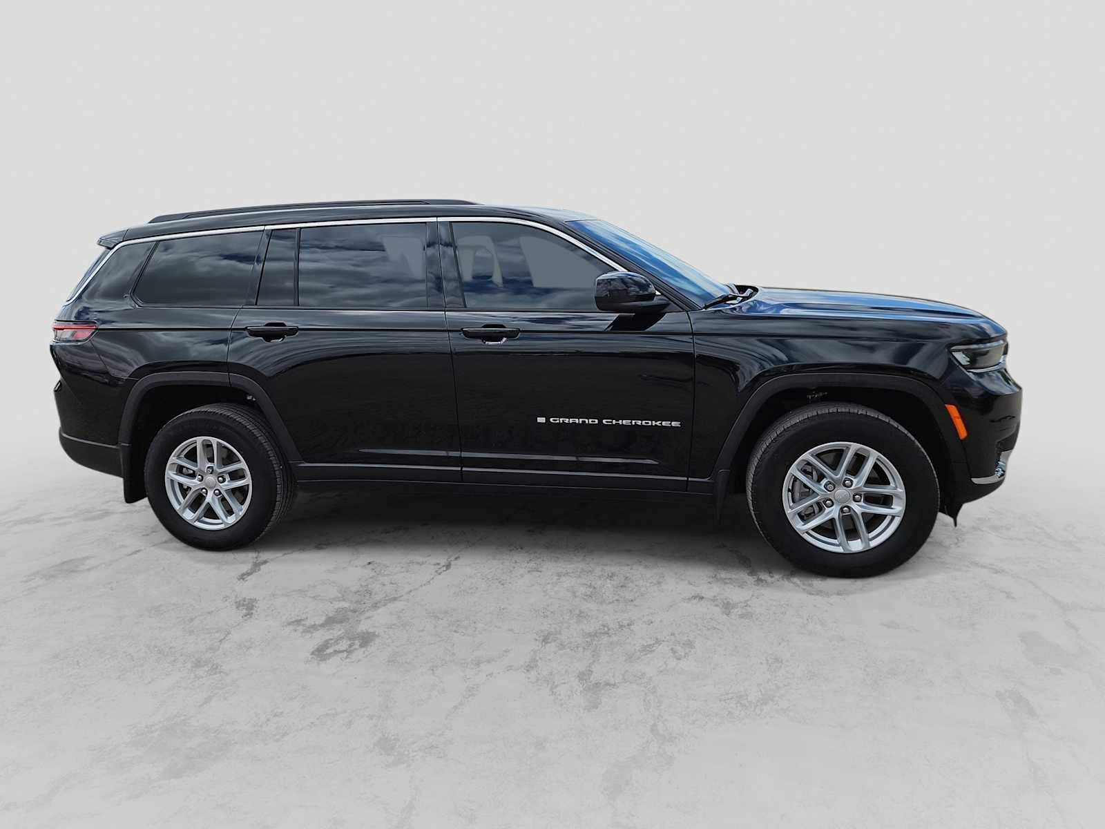 2025 Jeep Grand Cherokee L Laredo 4x2