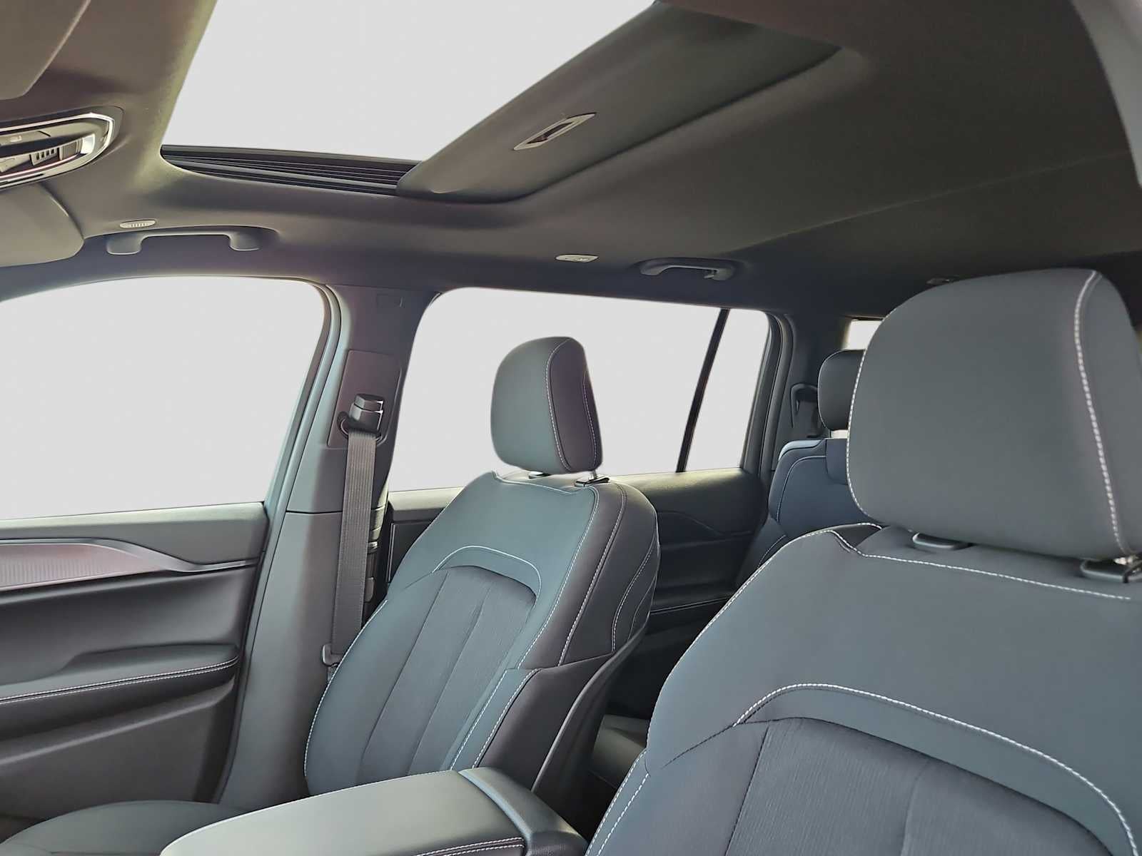 2025 Jeep Grand Cherokee GRAND CHEROKEE L LAREDO X 4X2