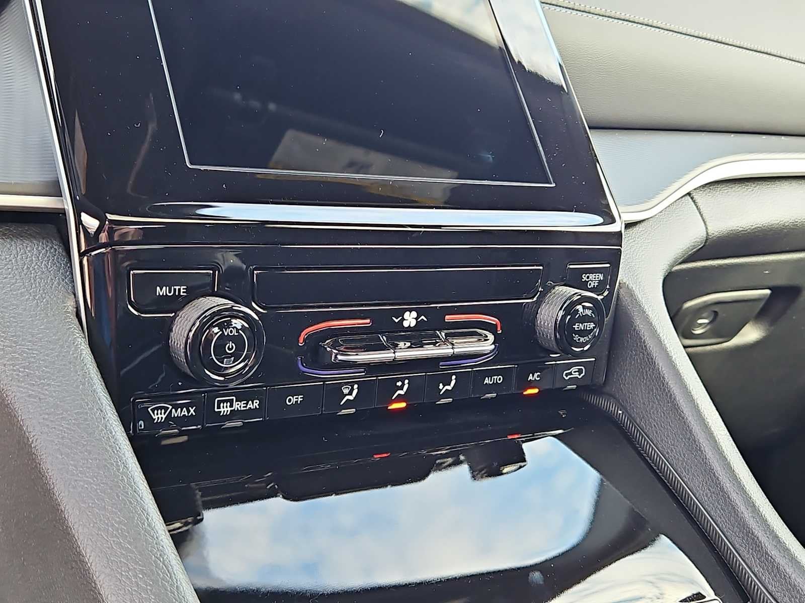 2025 Jeep Grand Cherokee GRAND CHEROKEE L LAREDO X 4X2