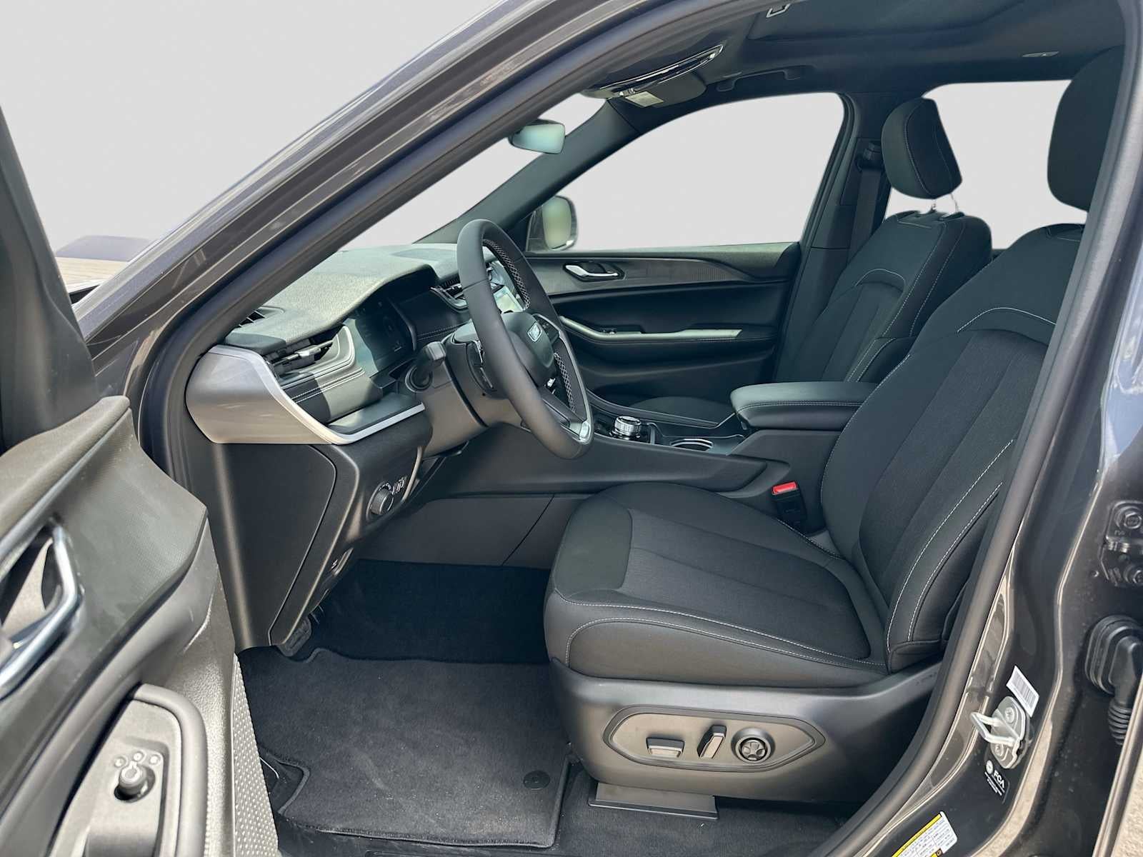 2026 Jeep Grand Cherokee L GRAND CHEROKEE L LAREDO X 4X4