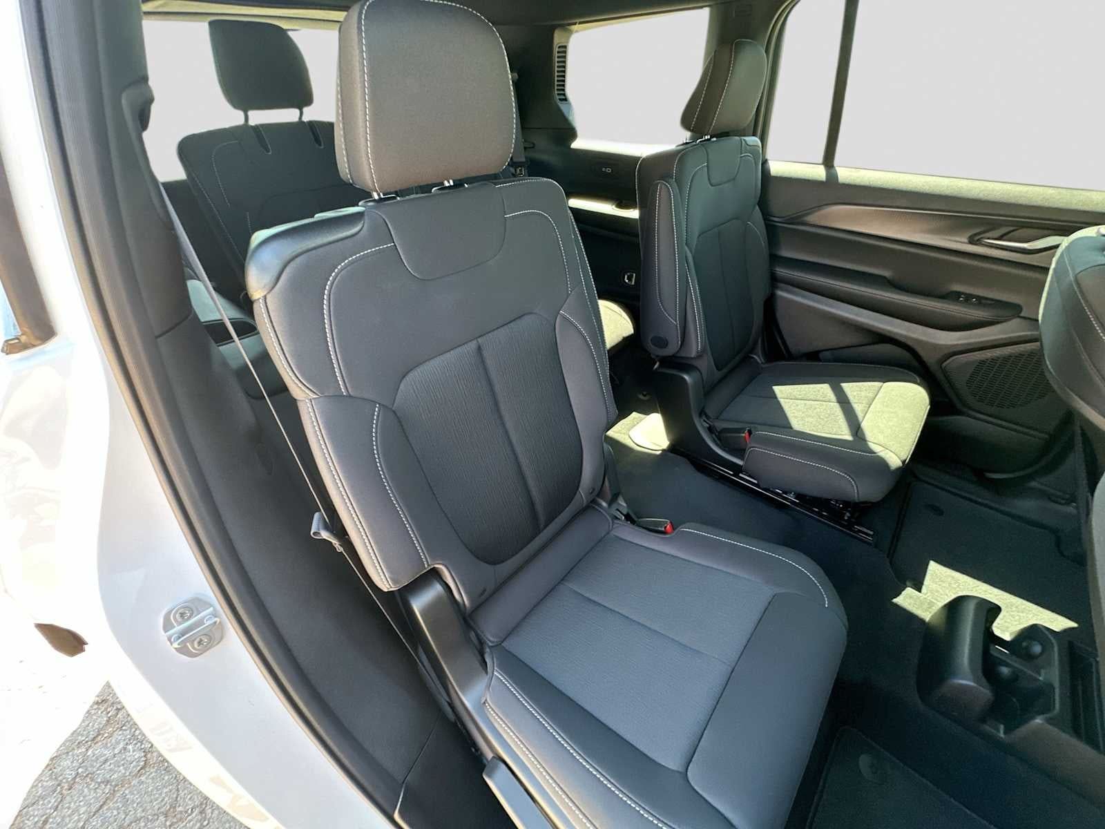 2026 Jeep Grand Cherokee L GRAND CHEROKEE L LAREDO X 4X4