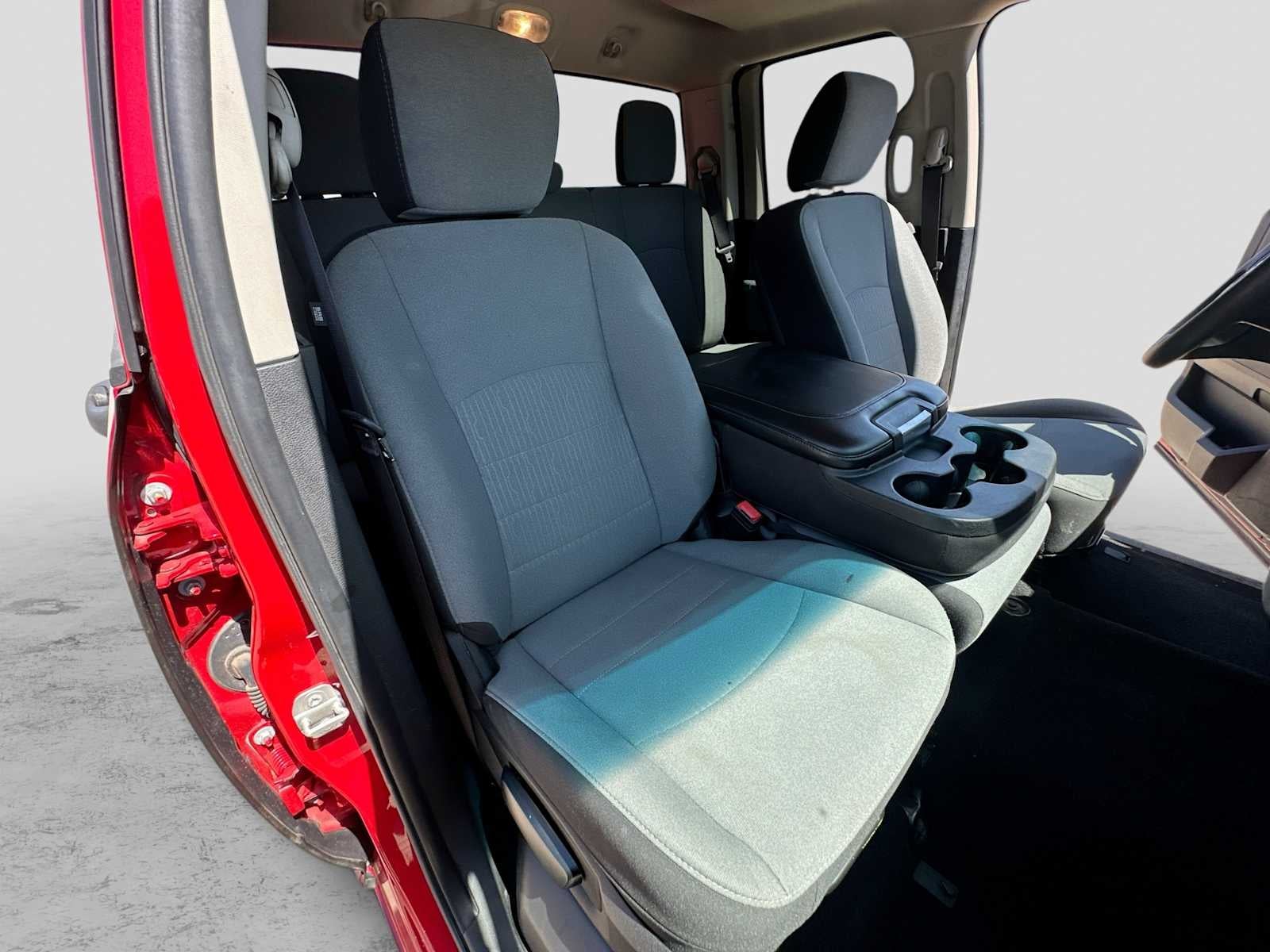 2024 RAM 1500 Classic SLT Quad Cab 4x2 6'4' Box